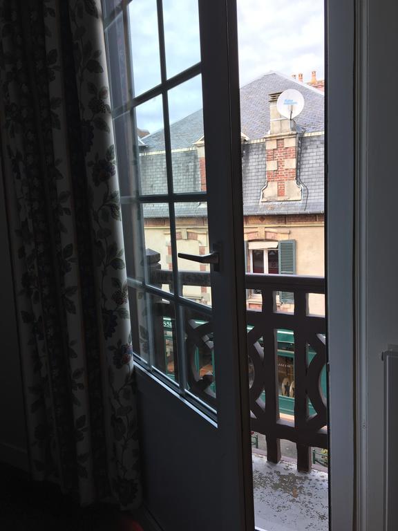 Hotel De Paris Кабур Екстериор снимка