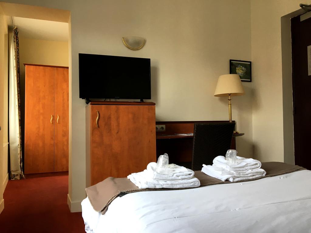 Hotel De Paris Кабур Екстериор снимка